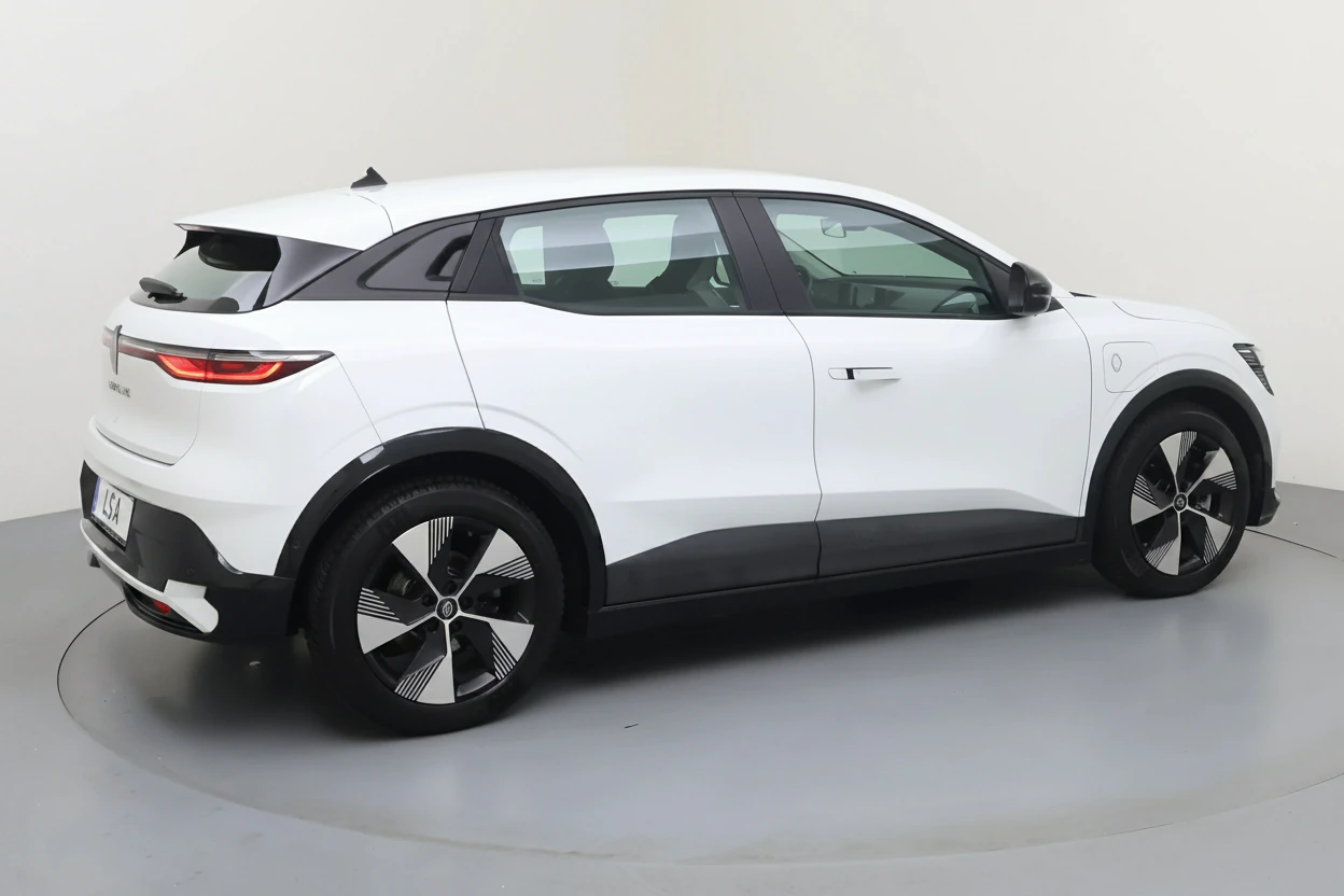 Renault Megane E-tech — vue 3