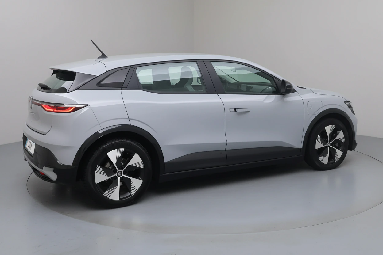 Renault Megane E-tech — vue 3